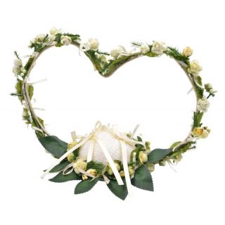 Cesta floral para anillos con forma de corazón adornado con flores