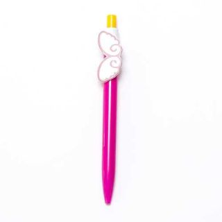 Bolígrafo rosa con detalle mariposa